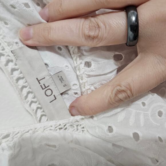 LOFT Eyelet V-Neck White Blouse Ruffle Tank Top Flutter Sleeve Size Small - Picture 5 of 5
